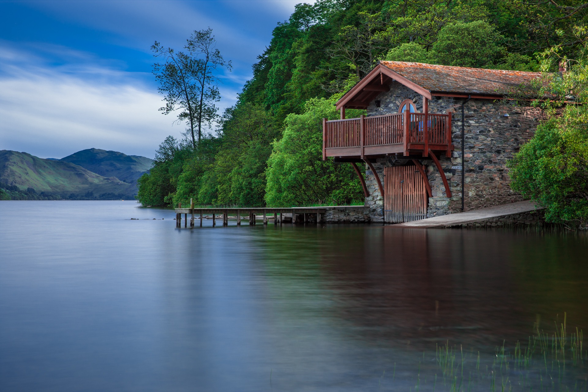 boat-house-cottage-waters-lake